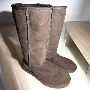 UGG Australia Classic Tall Size 8 (5815, Sheepskin Lining)